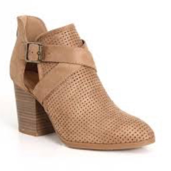 NIB Chic Perforated Buckle High Block Heel Booties - Picture 8 of 8